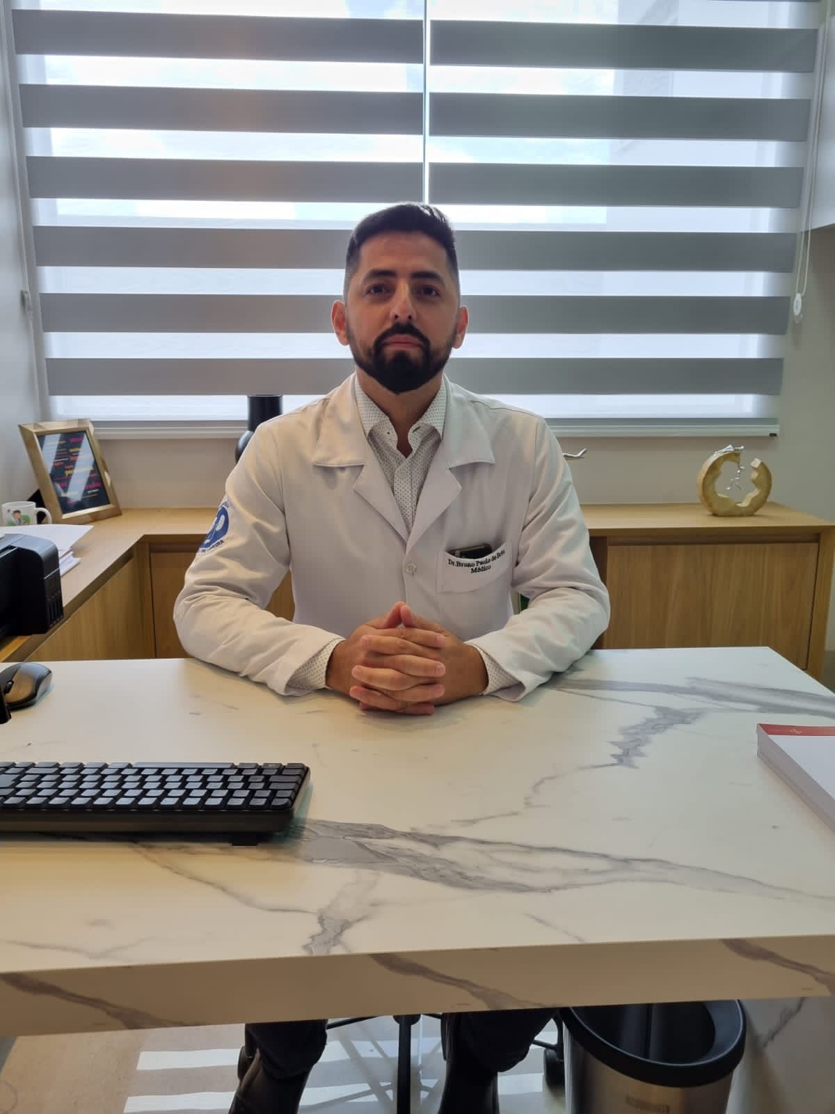 Logo logo dr bruno brito